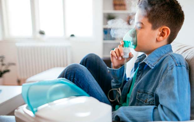 posición cómoda y relajada durante la nebulización